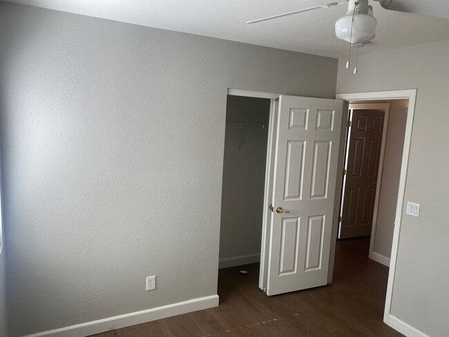 Building Photo - 3 bed 2 bath