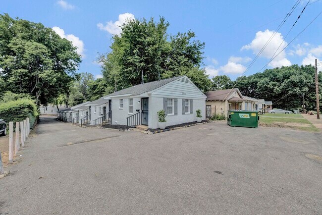 Building Photo - 2966 Yale Ave