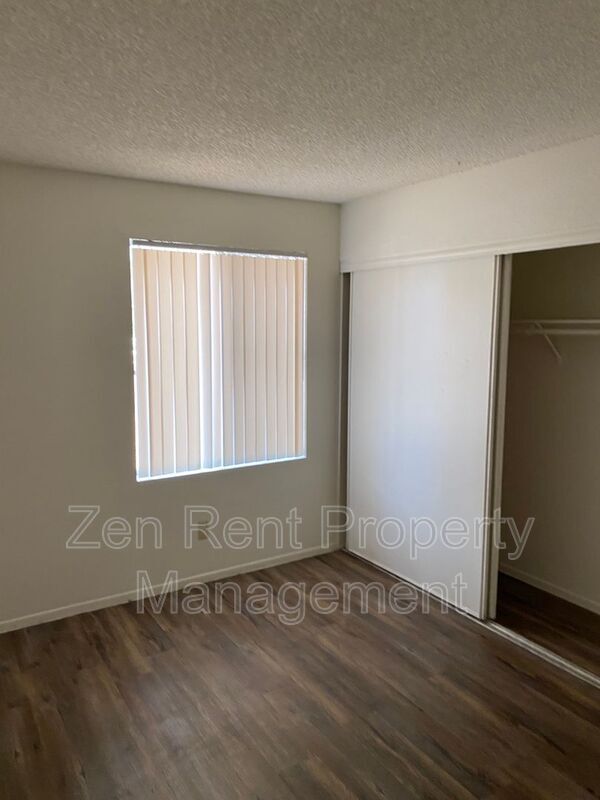 Building Photo - 5233 W Altadena Ave