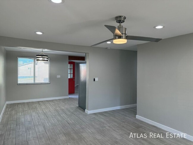 Building Photo - 3412 W Orangewood Ave