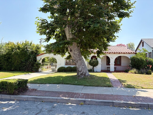 Primary Photo - Charming Spanish Colonial house with huge ...