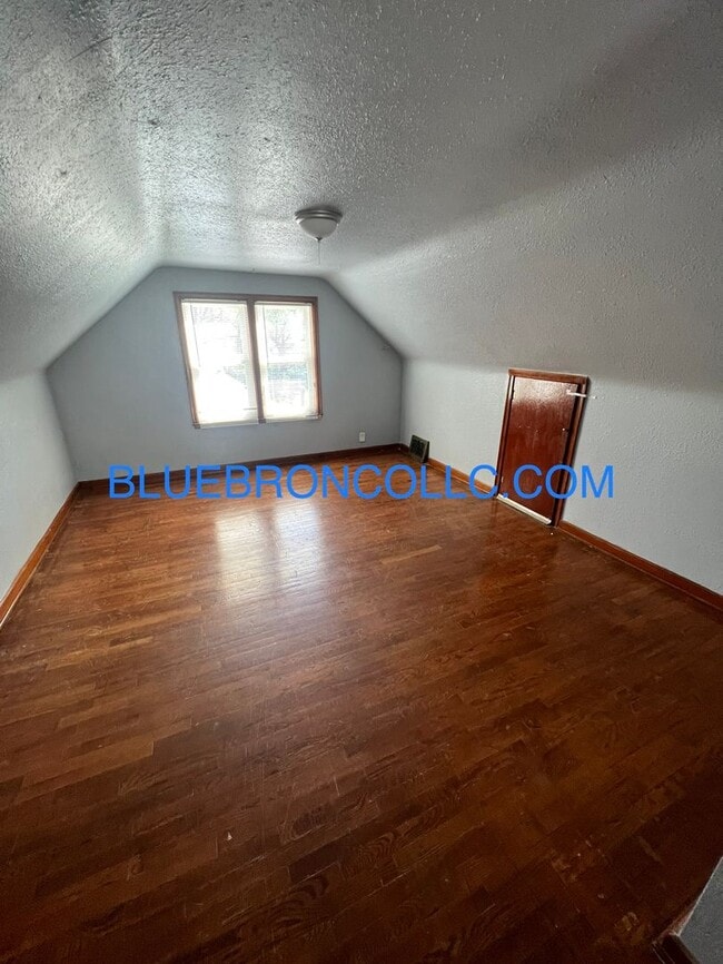 Building Photo - Charming house with nice updates and Grani...