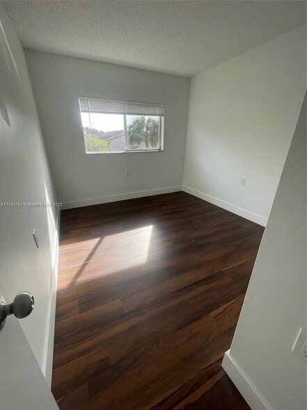 Building Photo - 1251 N Benoist Farms Rd