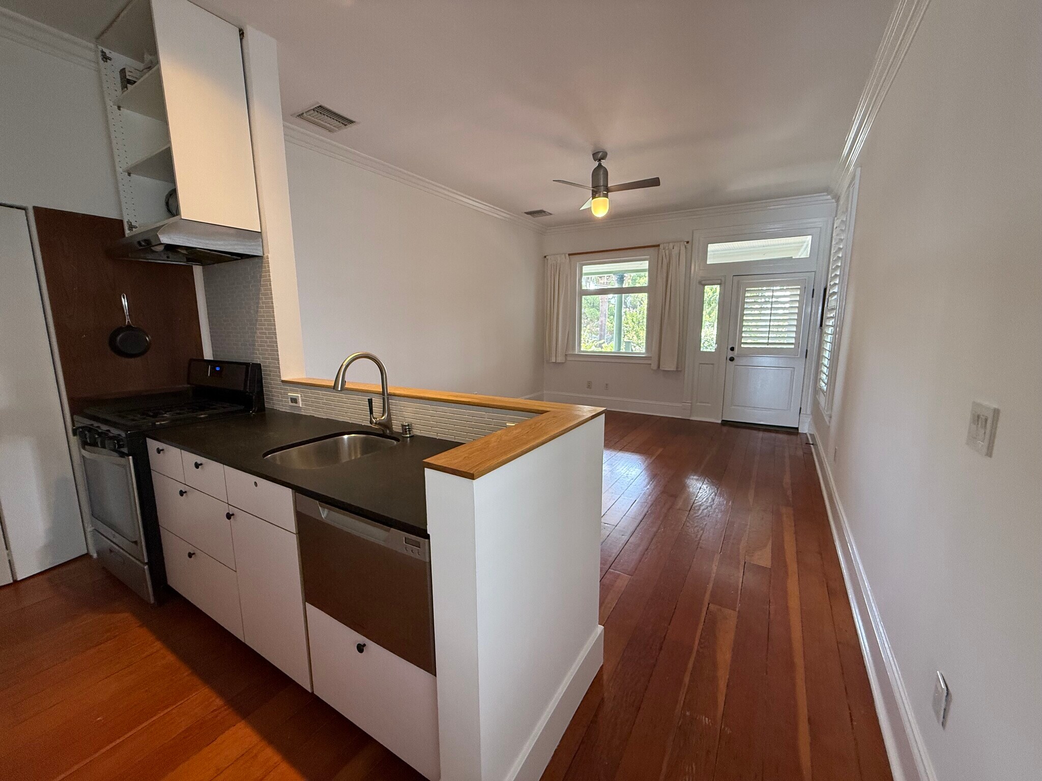 Building Photo - 629 Belmont Ave