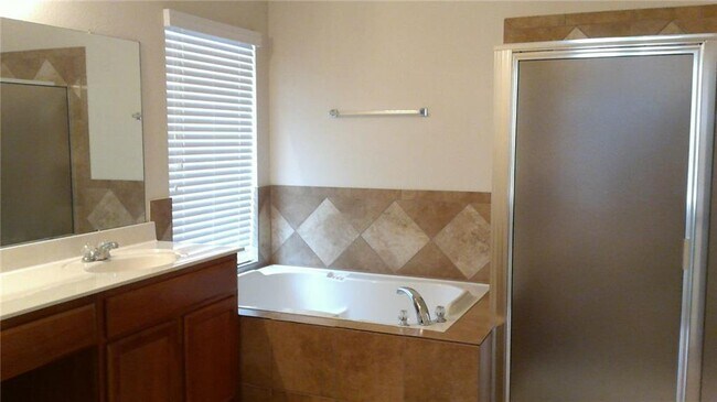 Building Photo - 13205 Kenswick Dr