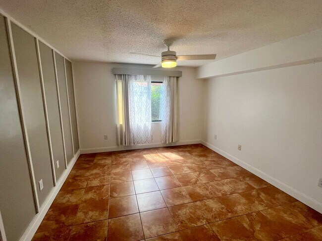Building Photo - Move-In Ready 1-bed, 1-bath, Sarasota Condo off University Pkwy for rent!