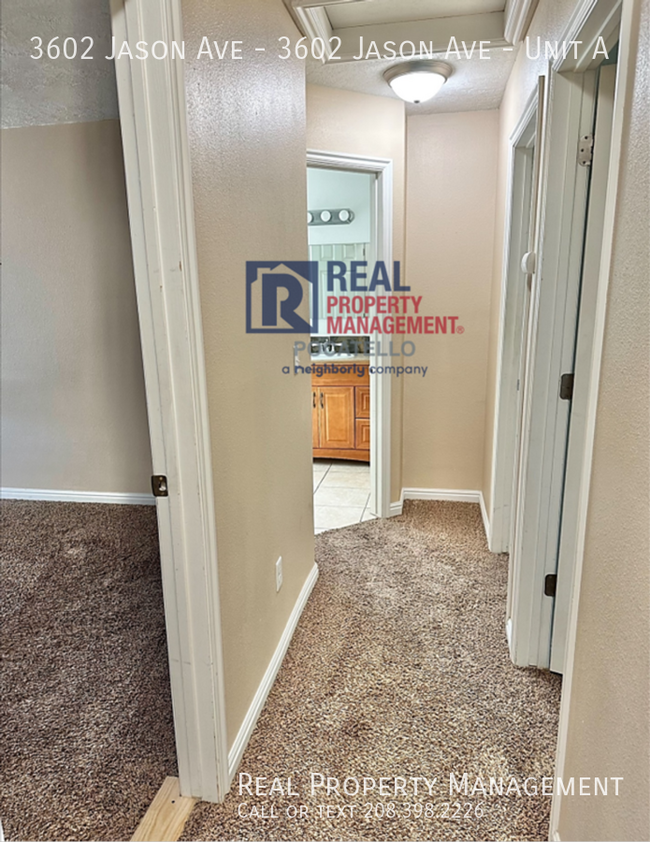 Building Photo - 3 Bed/ 1.5 bath duplex - Pets negotiable
