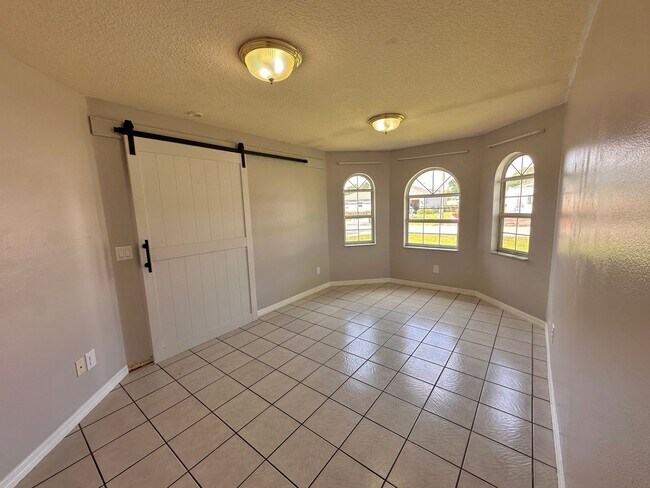 Building Photo - 53 Birchwood Dr