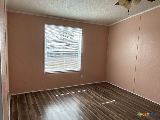 Building Photo - 5013 Tiffany Cir