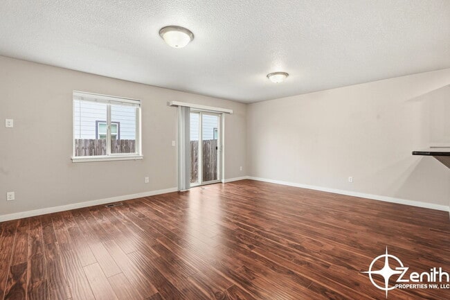 Building Photo - 5616 NE 74th Ct