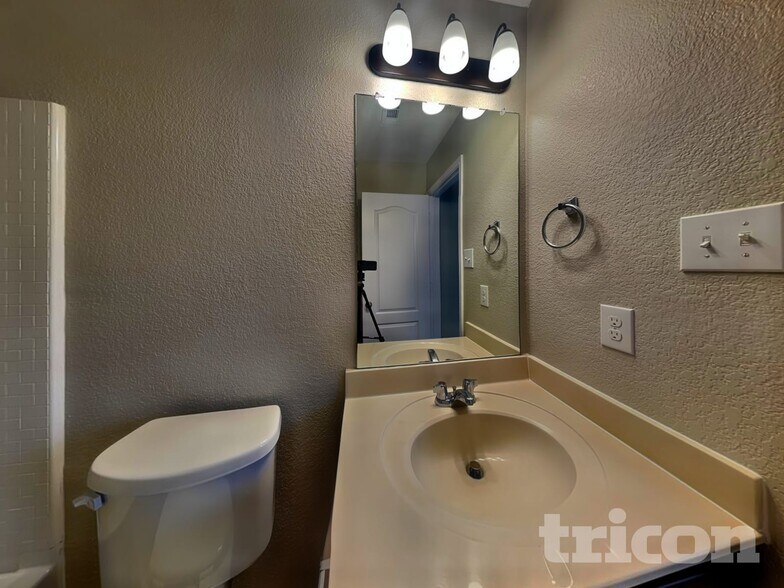 Building Photo - 7713 Captain Ln