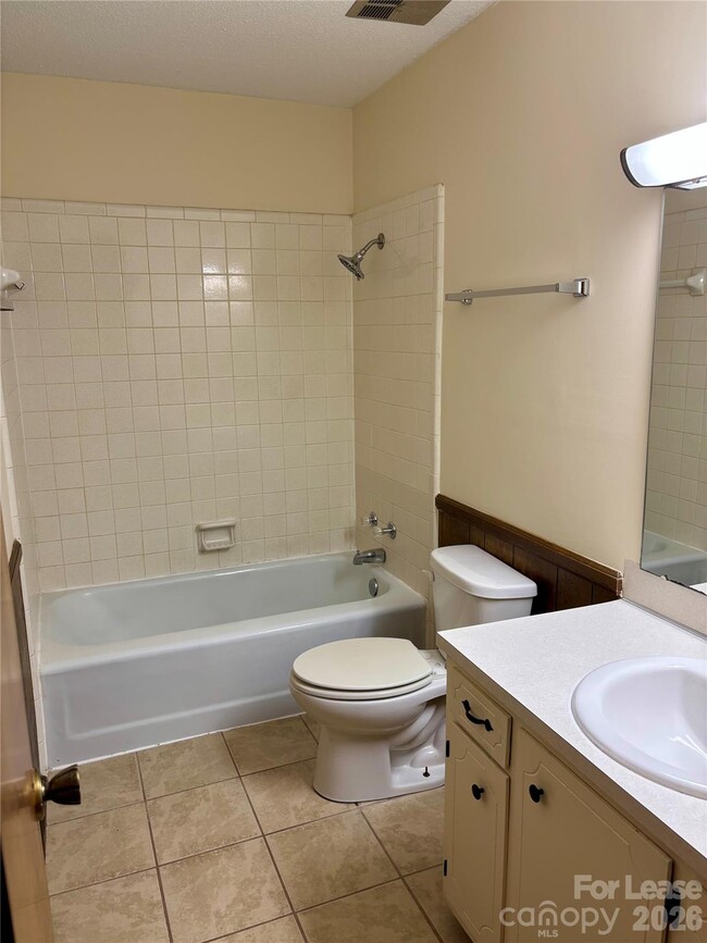 Building Photo - 128 Hillcrest Dr