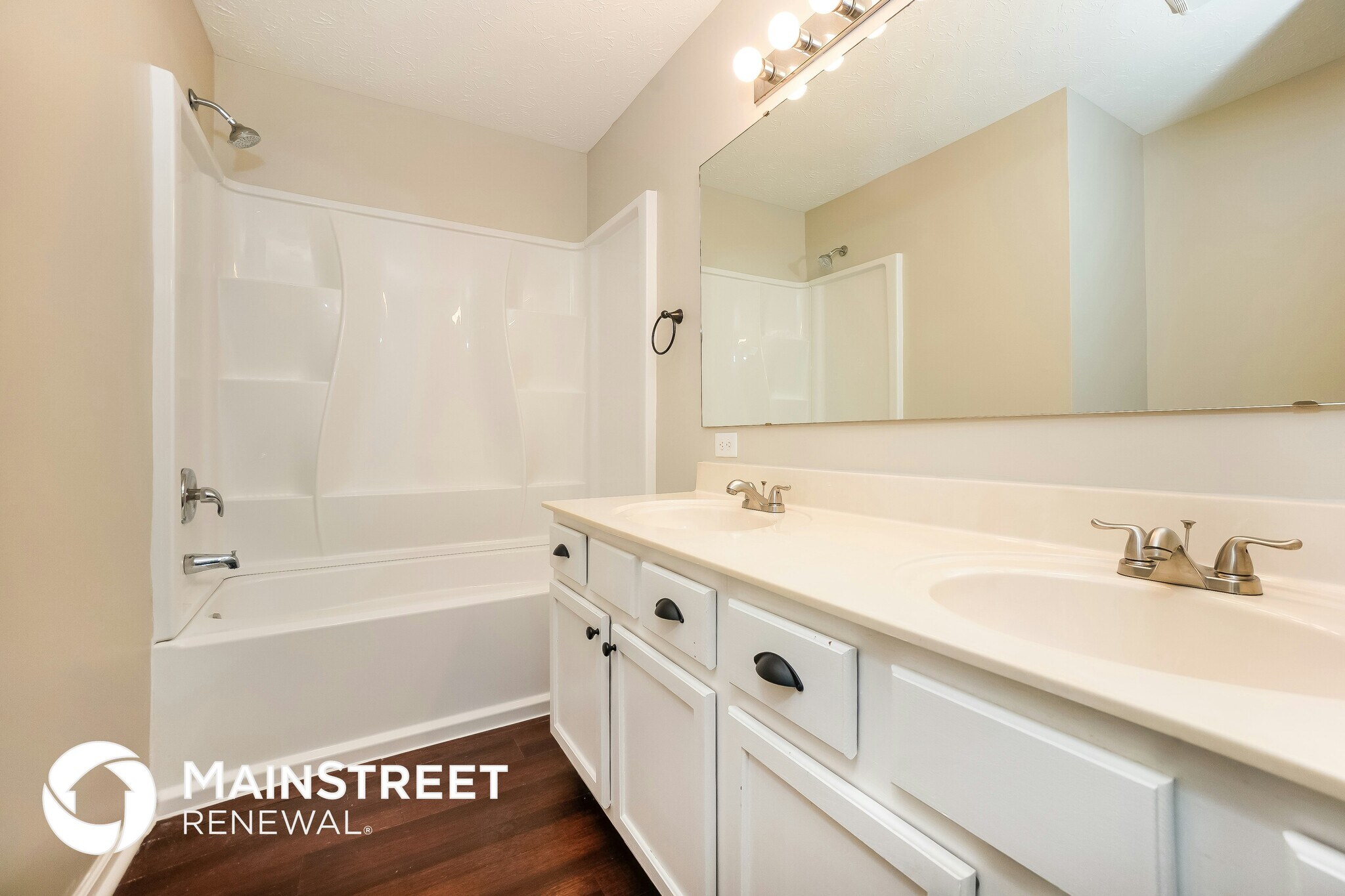 Building Photo - 113 Oakview Dr