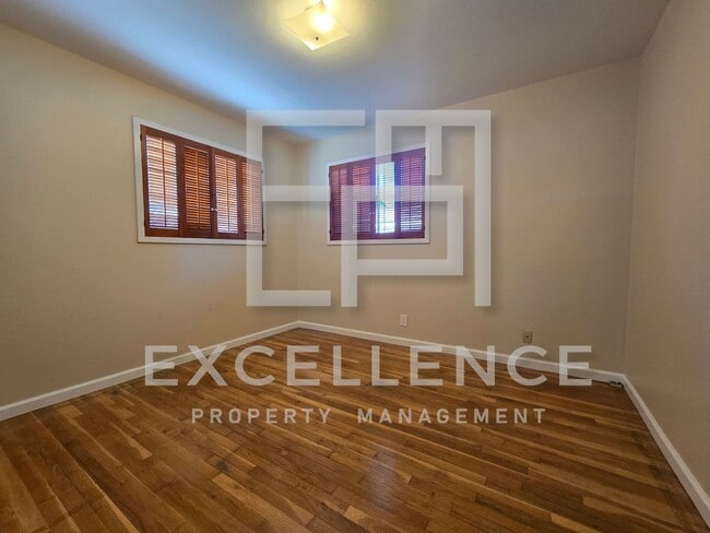 Building Photo - 4/2 House With Yard, Hardwood Floors, Pets...