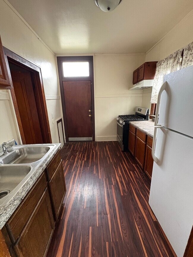 Building Photo - 83 W 15th St