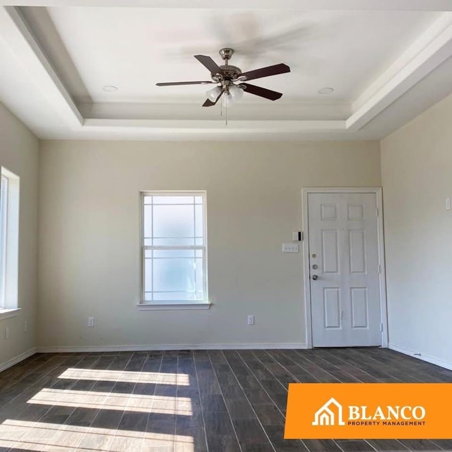 Building Photo - 1008 Calle Naranja