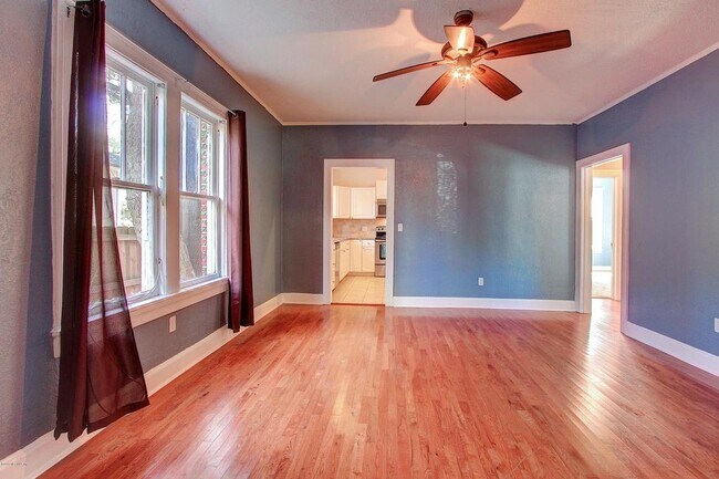 Building Photo - 2536 Dellwood Ave