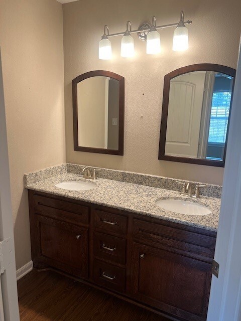 Building Photo - 411 Resort Dr