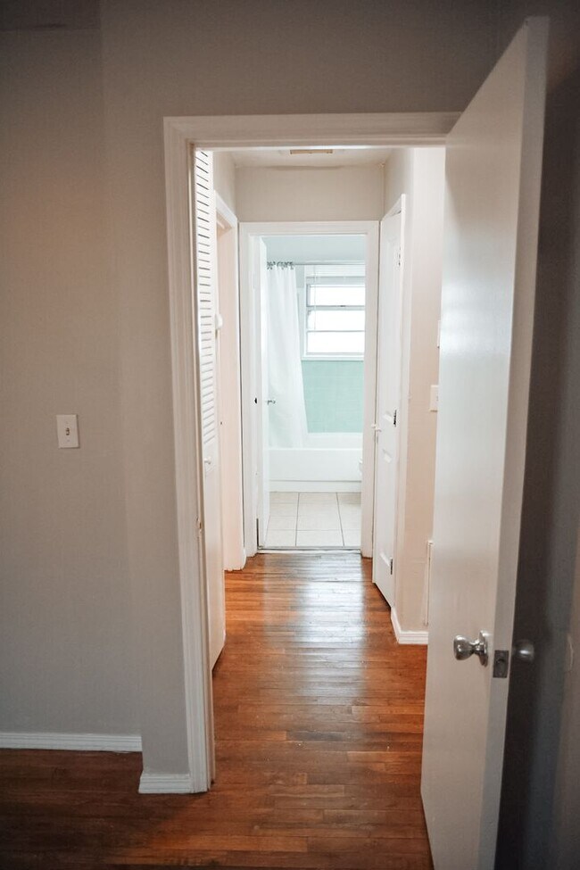 Building Photo - 4700 Walnut Grove Ave