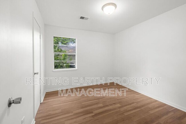 Building Photo - 3353 Jefferson Ave SW
