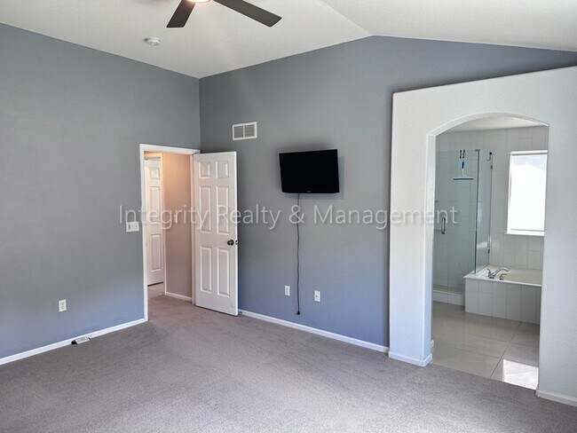 Building Photo - 10163 Foxridge Cir