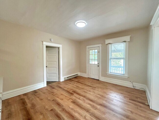 Building Photo - 2550 Crozier Ave