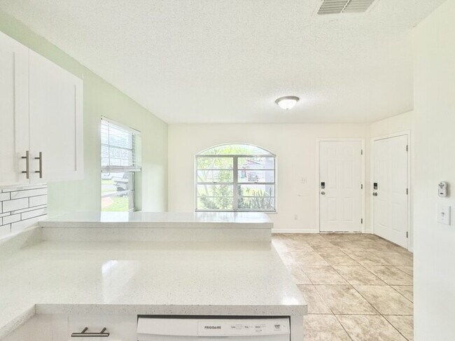 Building Photo - 1521 13th St W