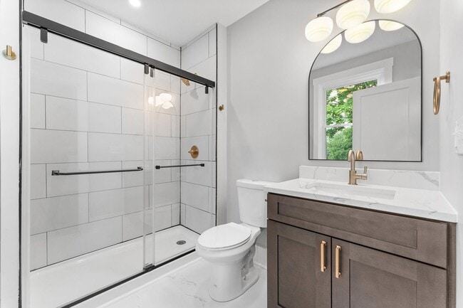 Building Photo - Beautiful 5 Bedroom, 2 Bathroom in Mt.Lebanon- Original Hardwood Floors and Garage