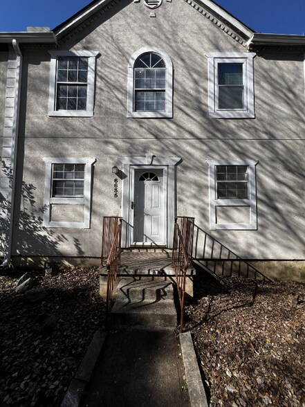 Primary Photo - 6635 Meadow Green Cir