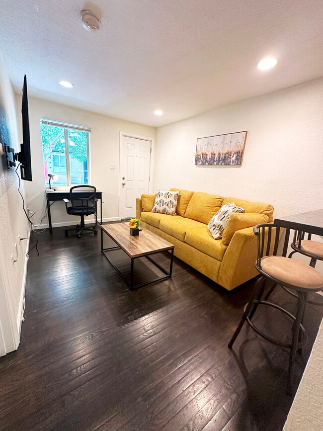 Building Photo - 1430 Pierce St