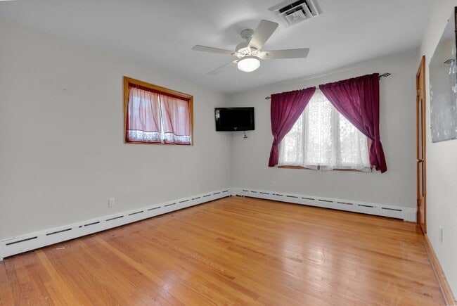 Building Photo - Charming 2-Bedroom Home in the Heart of Ca...