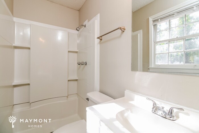 Building Photo - 2104 Hillbeck Dr