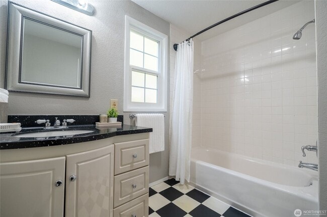 Building Photo - 2bd/1.5ba Seattle House