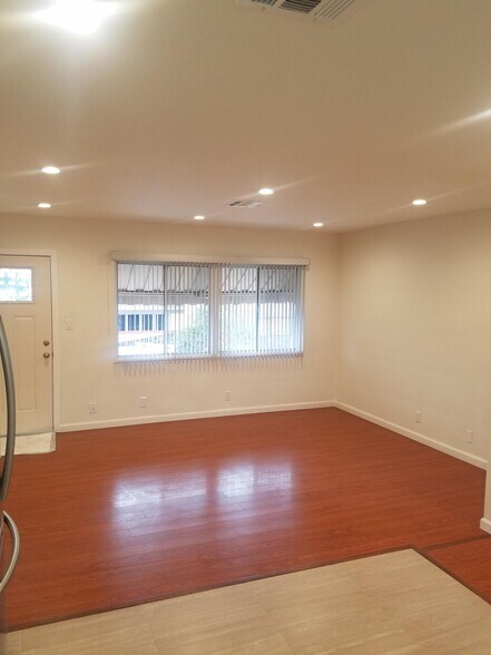 Building Photo - 2515 1/2 Foothill Blvd