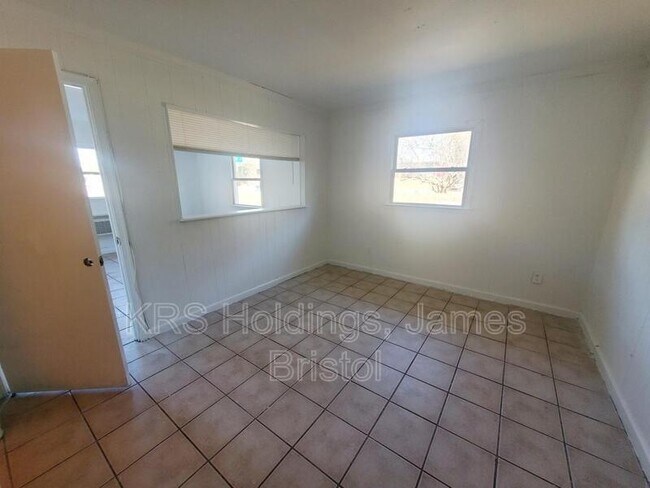 Building Photo - 11204 Jefferson Davis Hwy