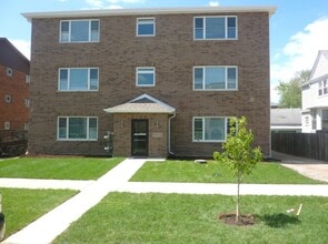 Building Photo - 9522 S 53rd Ave