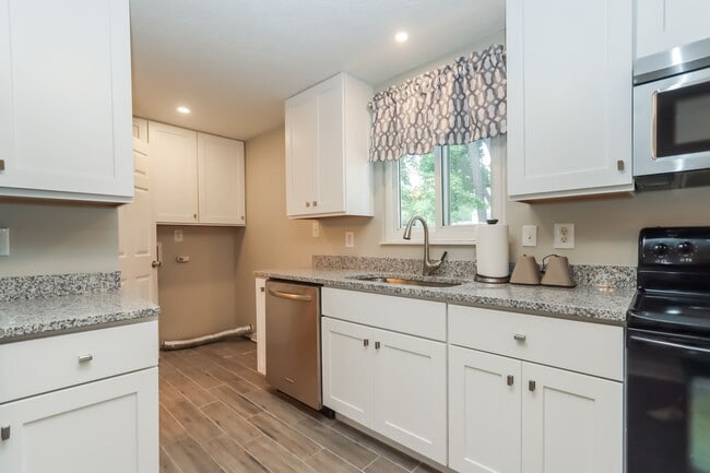 Building Photo - 531 Ashwood Dr