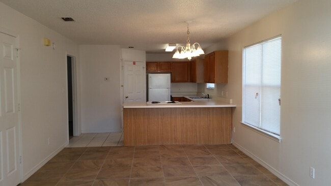 Building Photo - 561 Florosa Ct