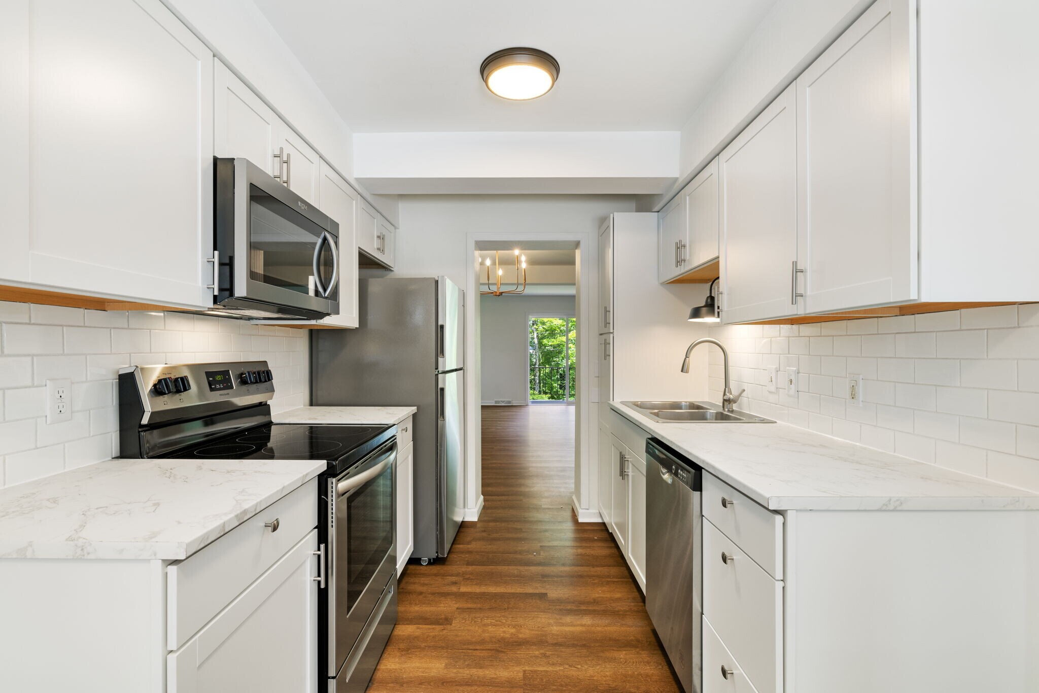 Building Photo - 215 Oakview Dr