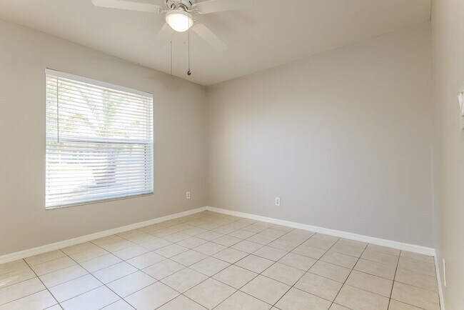 Building Photo - 16 NE 20th Ct