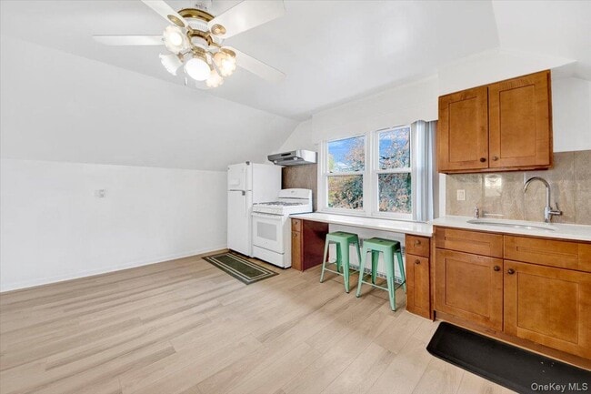 Building Photo - 169 Old Mamaroneck Rd