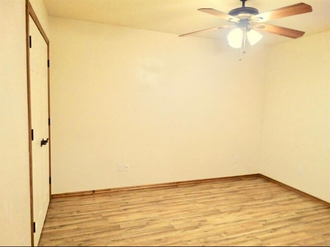 Building Photo - 566 W Alamo Ct Way