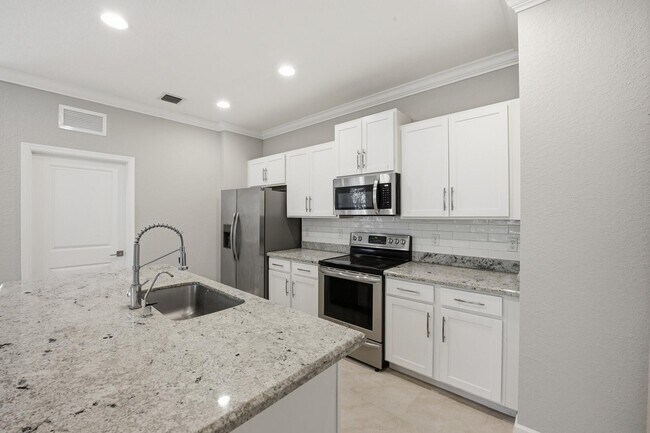 Building Photo - 4010 Tomoka Dr