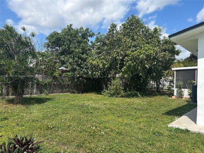 Building Photo - 30120 SW 152nd Ave