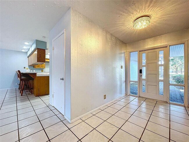 Building Photo - 1601 Riverhills Dr