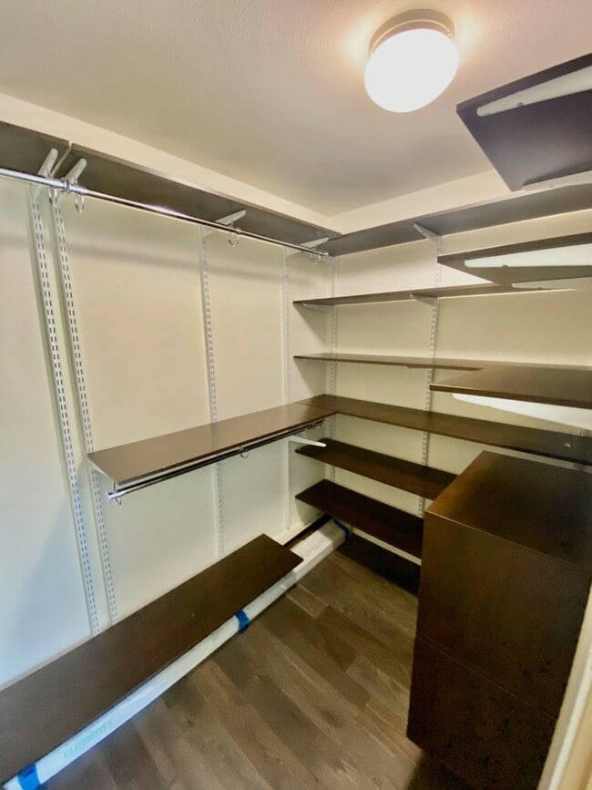 Building Photo - 1bd/1ba Seattle Condo