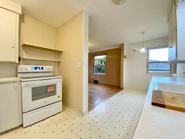 Building Photo - Darling Home in Historic Yakima Neighborhood