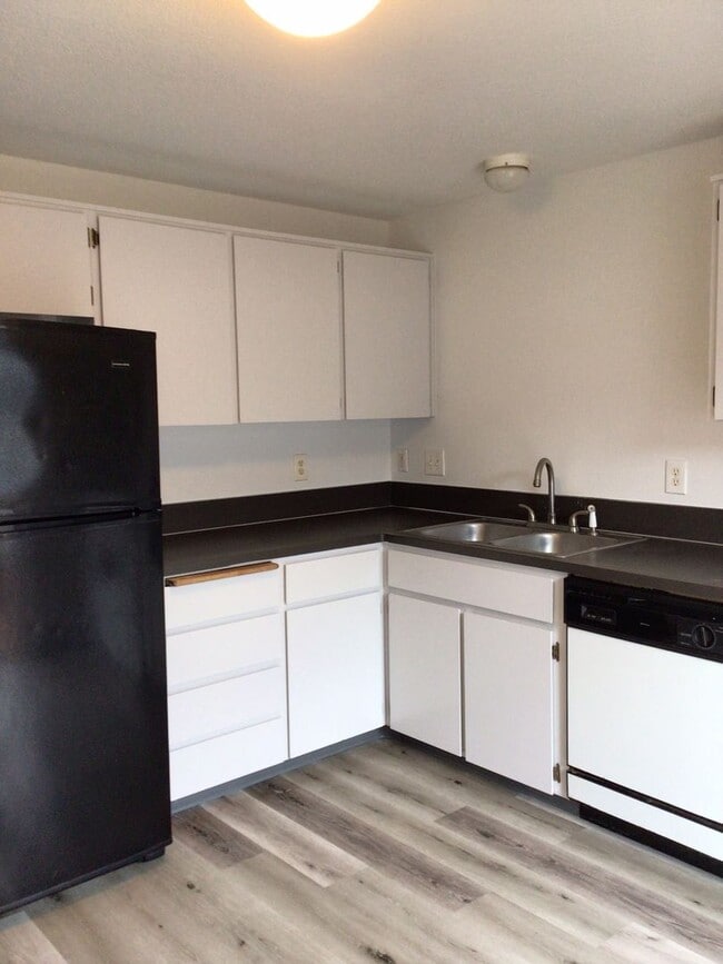 Building Photo - Washougal 2 Bedroom Townhome