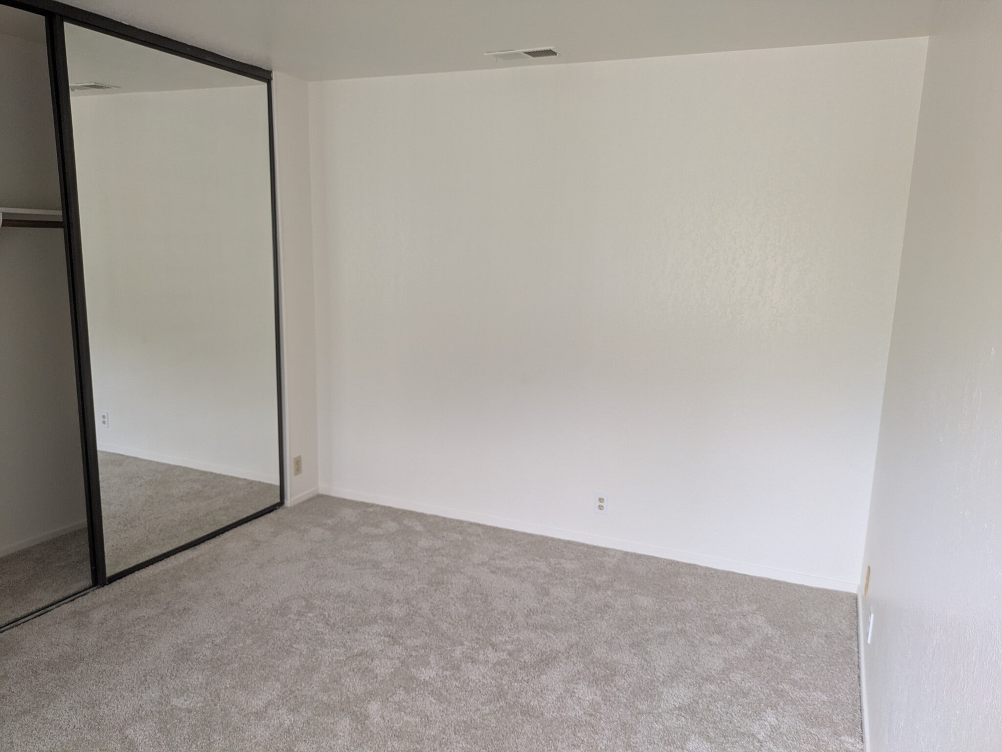 primary bedroom - 887 Marigold Ct