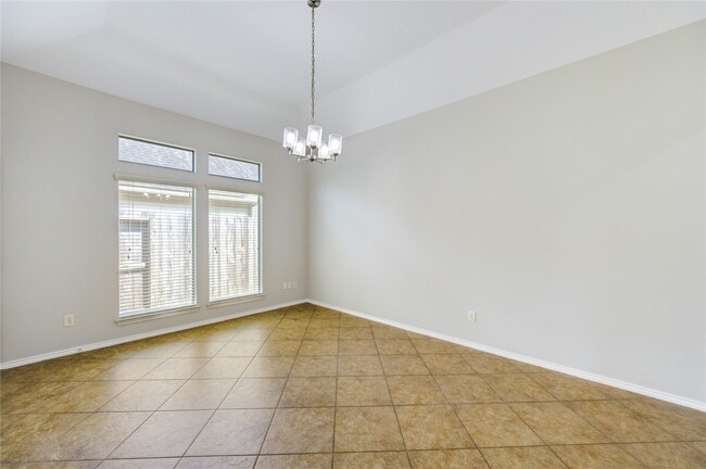Building Photo - 5615 Stoneridge Ct